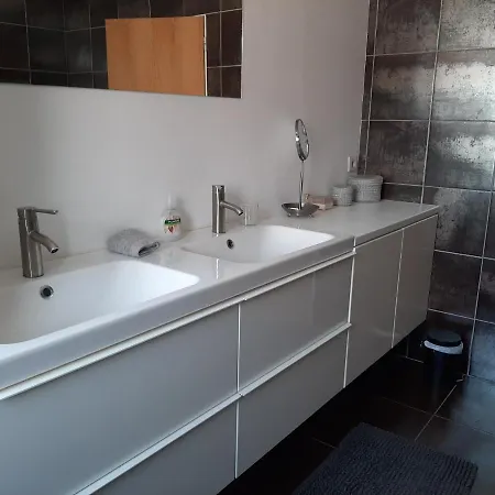 Double Dans Maison Chaleureuse Et Familiale Carcasona